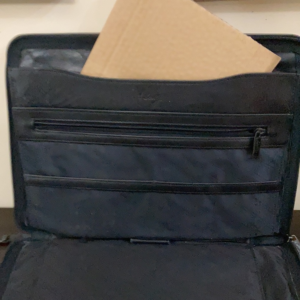 SCULLY LEATHER CASE - Picture 8 of 11